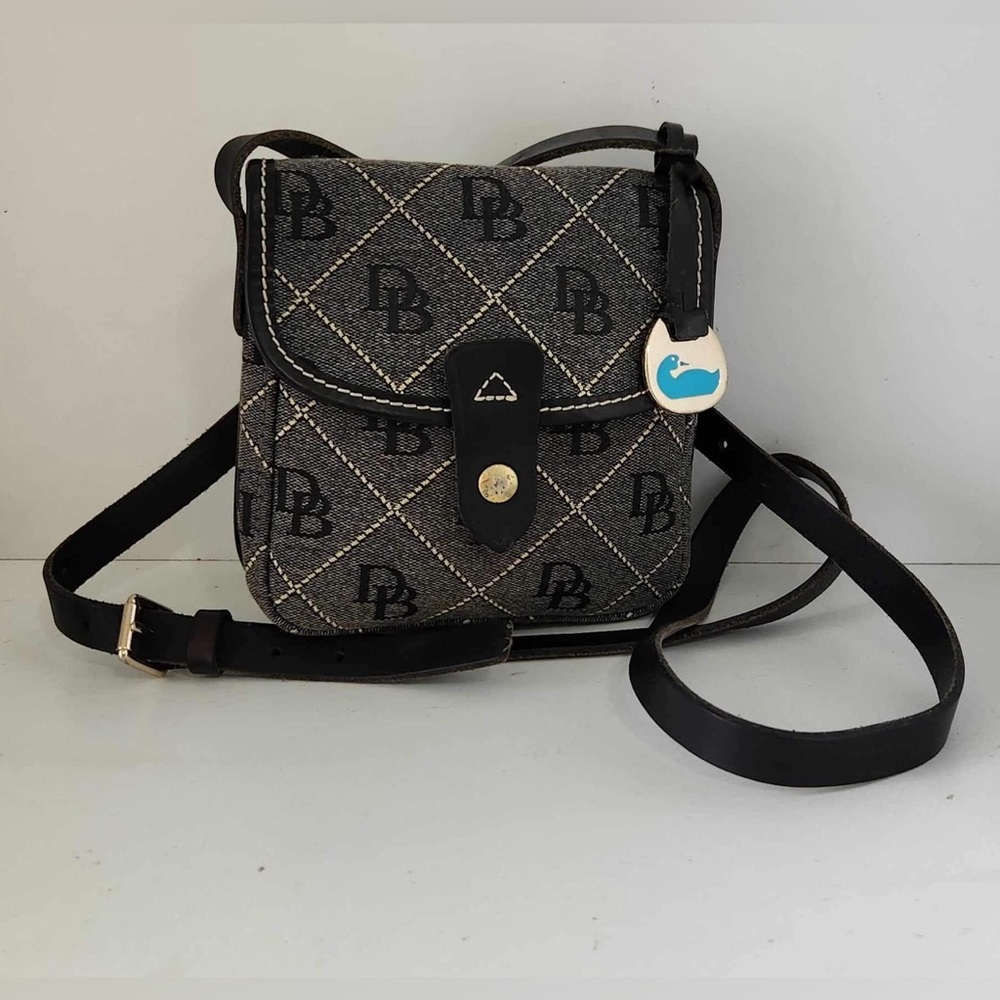 Like new!Dooney and bourke Signature Jacquard black /Gray Crossbody bag
